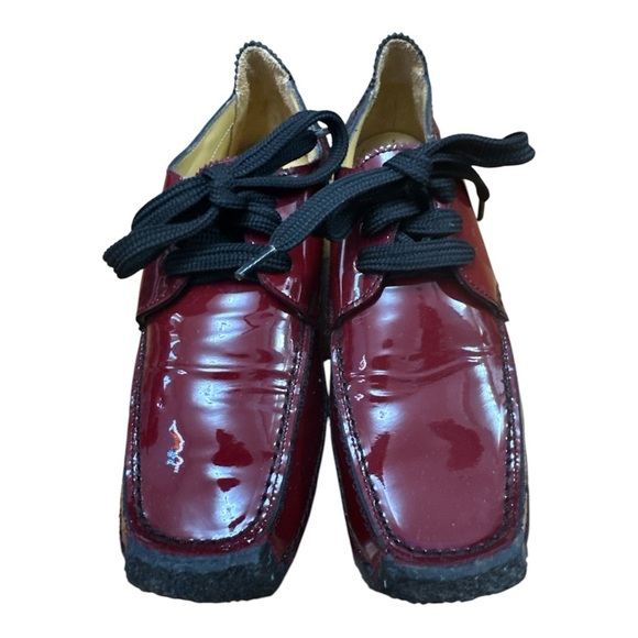 Red and Black Flats with Glossy Leather and Low Flat Sole - Picture 3 of 10